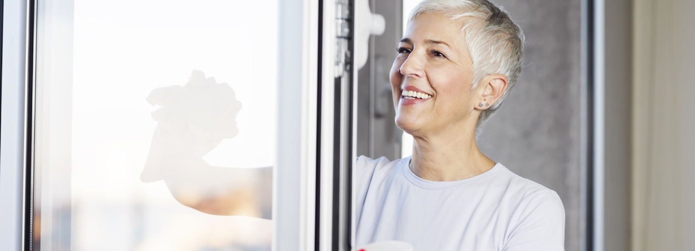 Comment bien nettoyer les vitres pour dire adieu aux traces de doigts ?