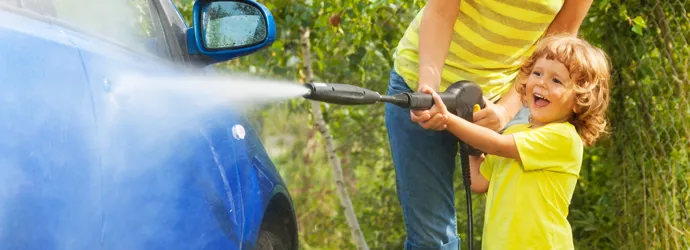 Een auto wassen: zo doe je dat