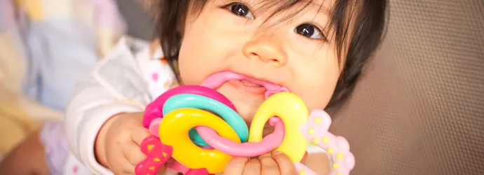 Comment désinfecter les jouets de bébé poisseux
